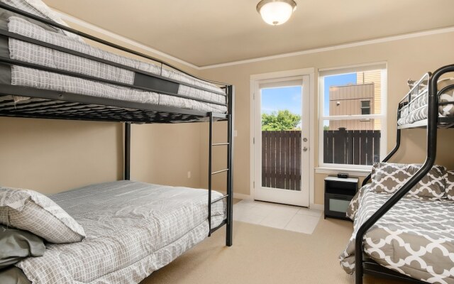 Seattle Vacation Home: Life's A Game
