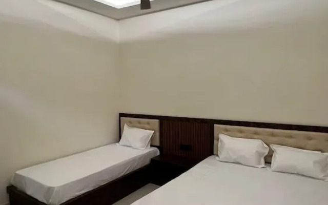 Hotel Divyakashi homestay