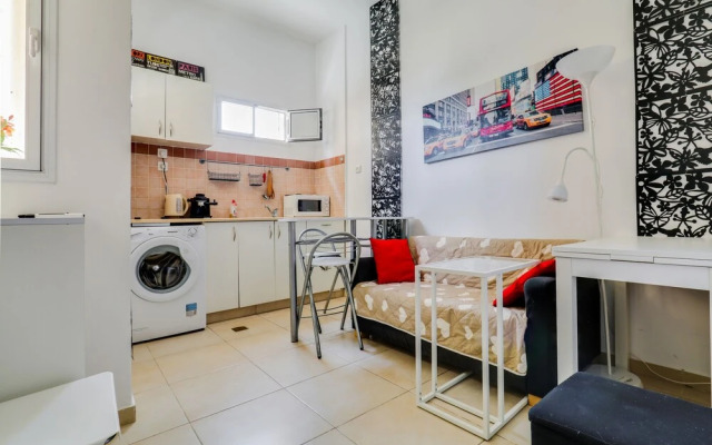 Central Apartment near Bograshov Beach