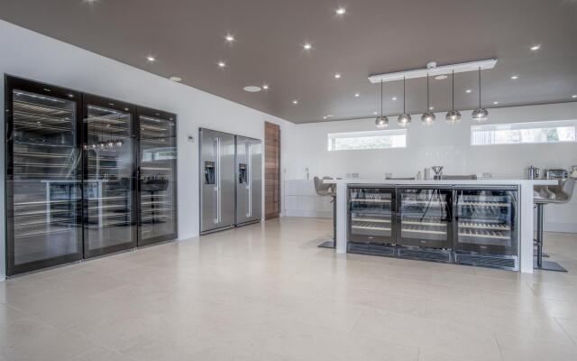 Bryn House - Luxurious 5 Bedroom Holiday Home - Penmaen