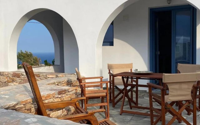 Folegandros Enchanting Cycladic Home Sunset Views