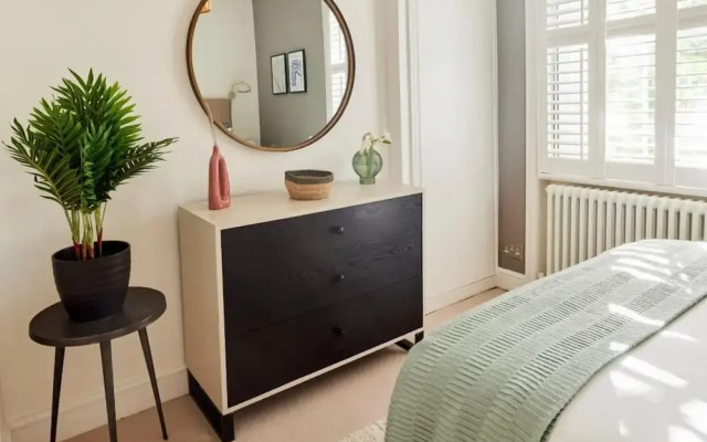 The St Johns Wood Sanctuary - Glamorous 2bdr Flat