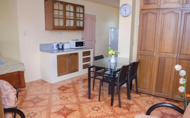 Julz Tropical Apartments