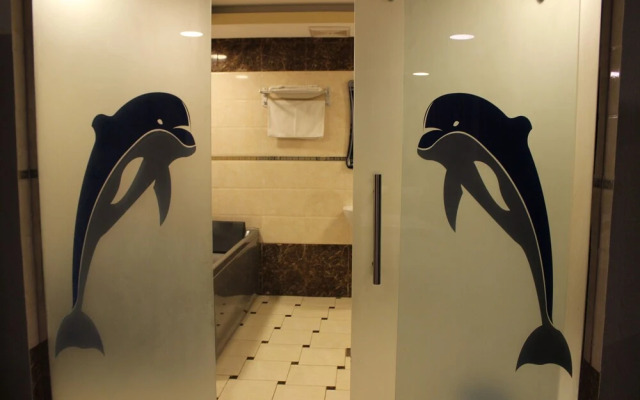 Dolphin Resort - Families only