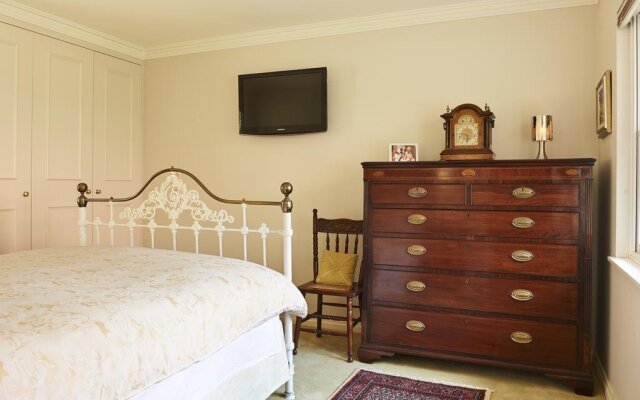 Karri House. Eat - Stay - Love