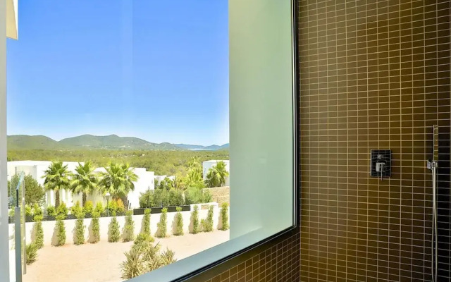 Modern Holiday Home With Vast Terracing