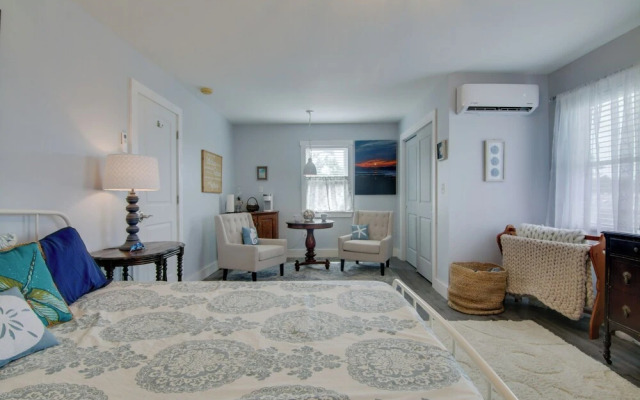 Bayfront Chincoteague Getaway W/ Fire Pit!