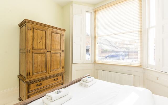 Westbourne Road · Lovely 2 Bed Apartment Near Paradise Park
