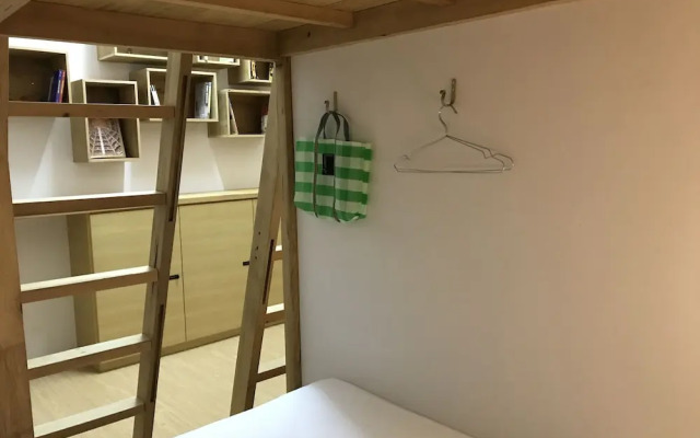 CaoJi Book inn Hostel