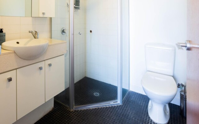 Lovely 2BR Apartment in West Perth With Parking!