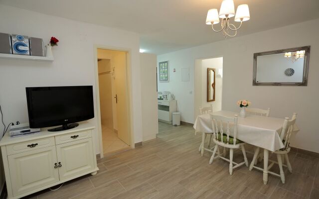 Apartment Ali - modern apartments: A2 Supetar, Island Brac