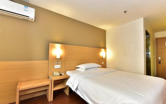 Ibis Ningbo Tianyi Square