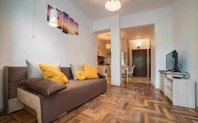 Comfort.Chic.Charming Apt with Terrace near NDK