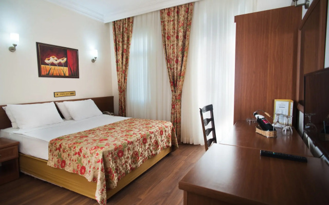 Triana Hotel