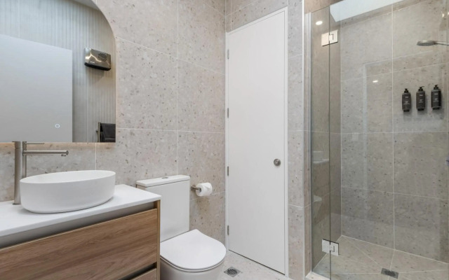 Southwark Hotel & Apartments