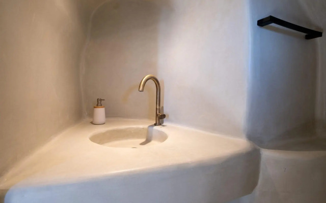 SantorOia Luxury Suites