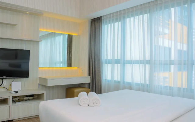 Best Studio with Pool View Springlake Summarecon Apartment