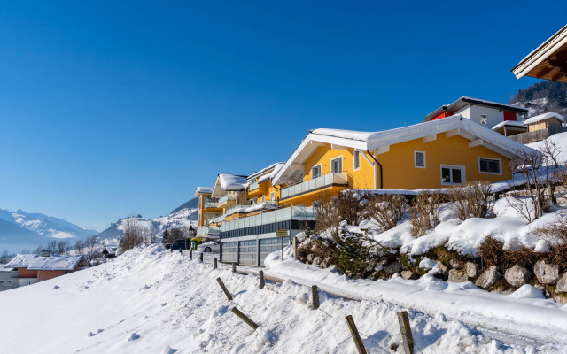 Hilltop apartment in Piesendorf with balcony