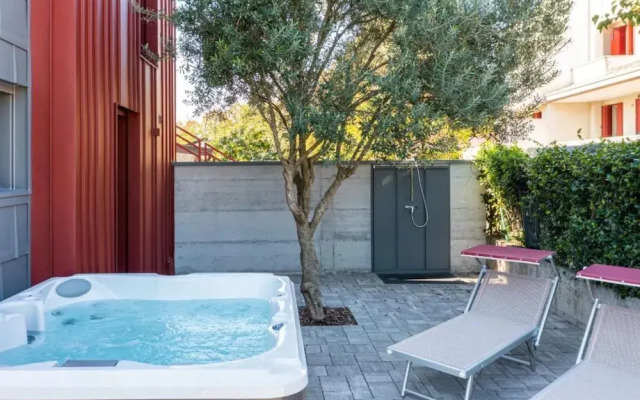 Modern Villa With Jacuzzi Close to the Beach