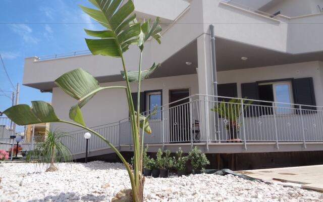 Eryx Apartments