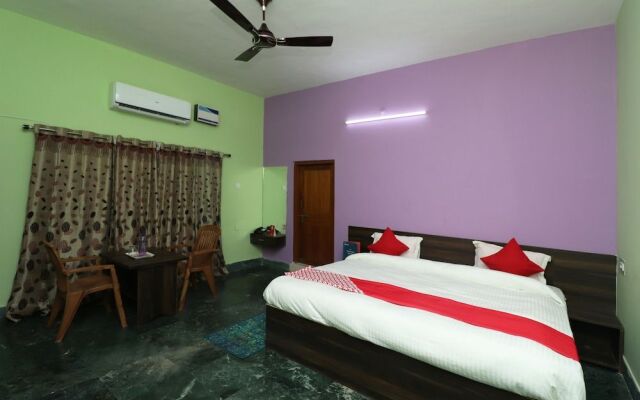 Oyo 30710 Maa Banadurga Homestay