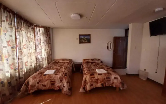 Hostal Aziri Puno