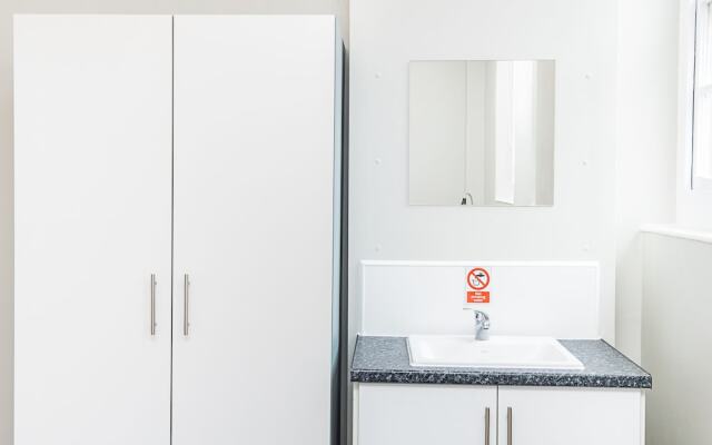 Modern Rooms And Studio In Westminster
