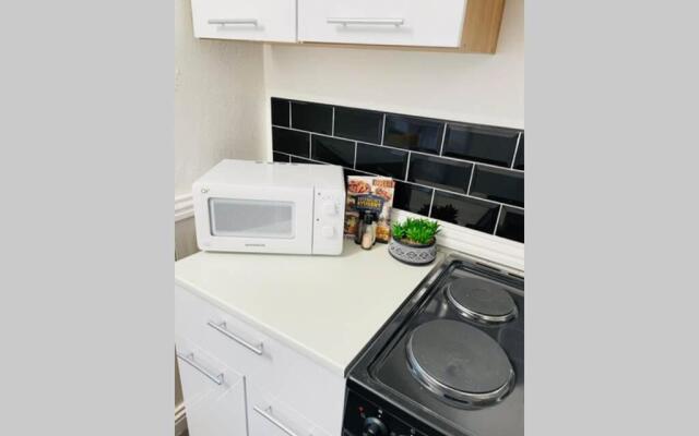 Avril Apartments by CityNest1