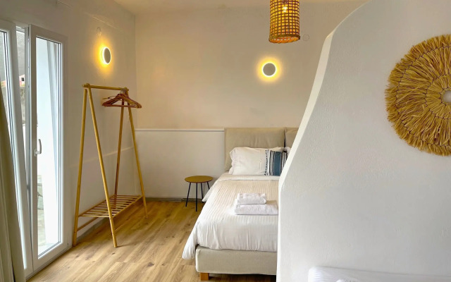 Adonis Hotel Studios & Apartments