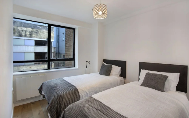 2-bed Apartment, Sleeps 4, Free Parking