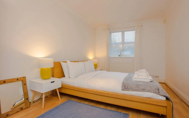 Contemporary 1 Bedroom Flat in Camberwell Oval