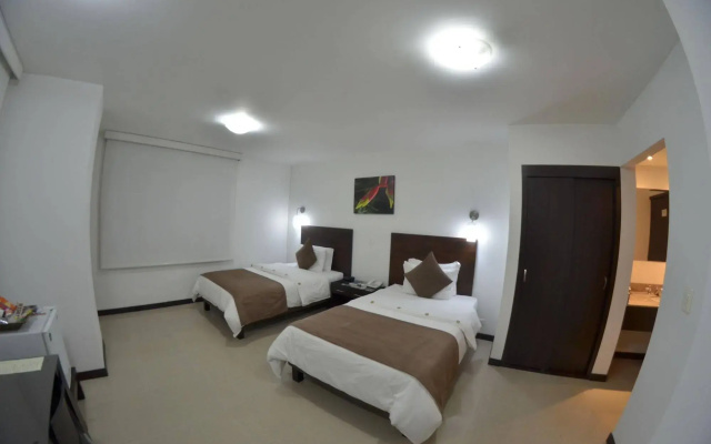 Hotel Pinares Plaza