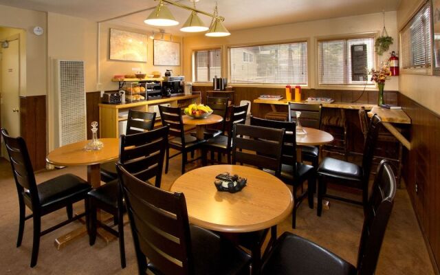 Holiday Haus Motel