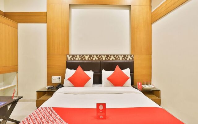 OYO Collection O 11610 Hotel Shreenath