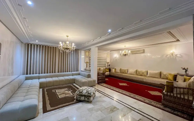 Chic 4BR with Jacuzzi-Fez New City Stay