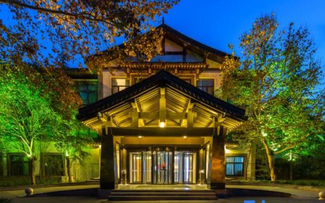 Ziyue Minghu Hotel