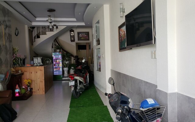 Nhu Huynh Hotel by OYO Rooms