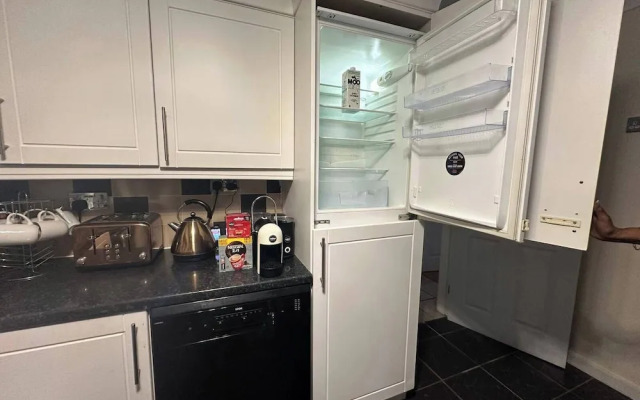 4 Bedroom Seaside House in Clacton-on-sea Sleeps 8