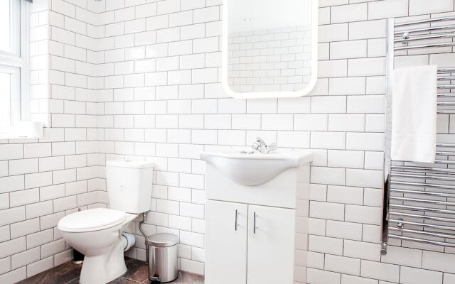 Stunning 4 Bed East London Apartment Sleeps 10