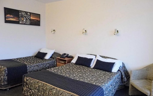 Westport Motor Hotel