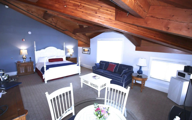 Boston Yacht Haven Inn & Marina