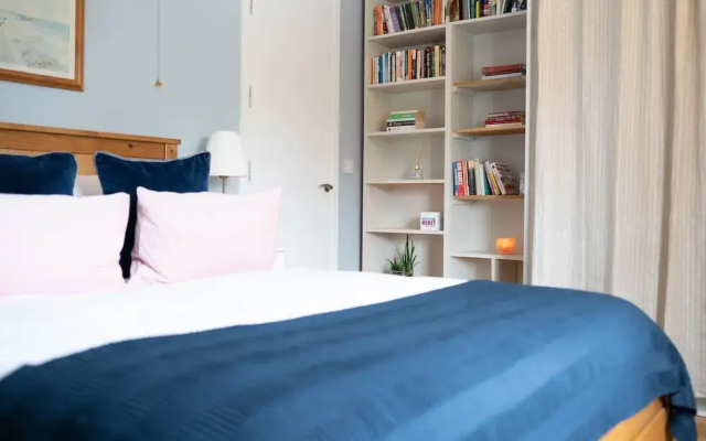 The Loft 2BR Duplex, Central & Parking