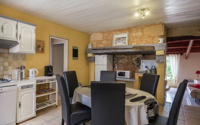 Luxurious Holiday Home with Swimming Pool in Meyrals