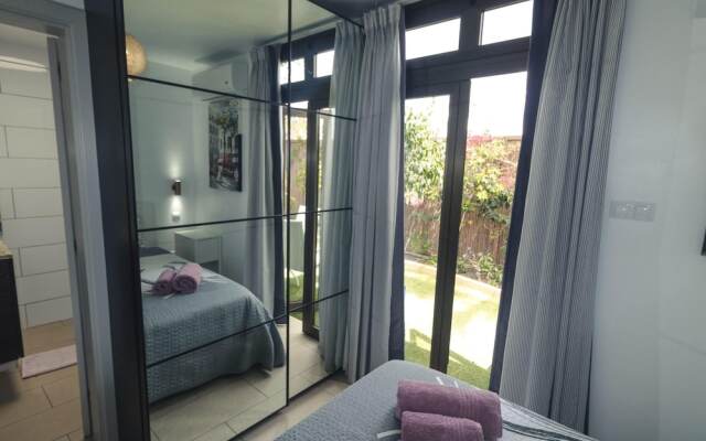 Deluxe Villa With Tropical Garden