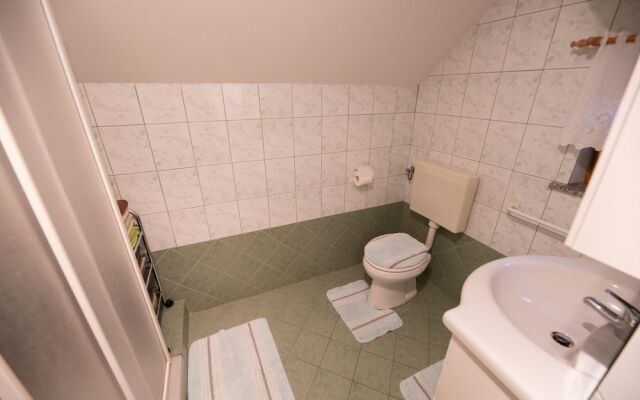 Vineyard Cottage Brodaric