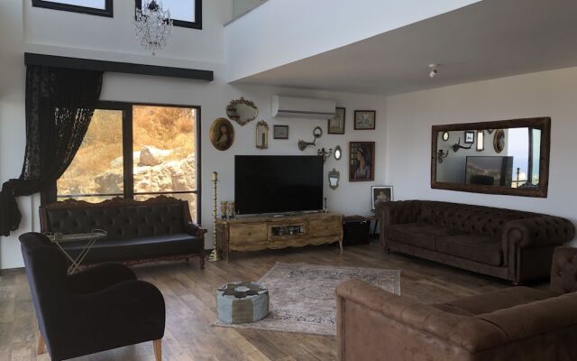 Ultra Lux Sea View Villa in Kyrenia