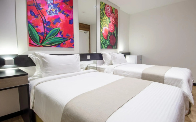 12FLY Hotel