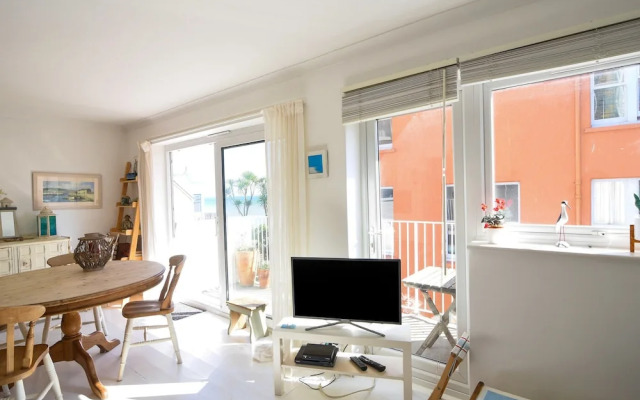 1 Bay View Court