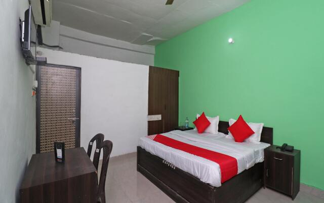 OYO 36723 Hotel Metro