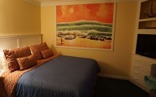 Bay Shores Peninsula Hotel
